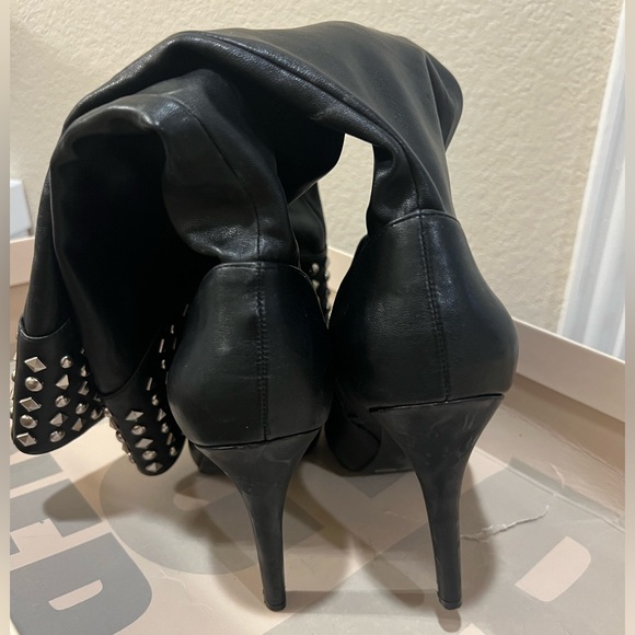 BCBGeneration Black Studded Heel Boots Size 9.5M - Picture 4 of 4